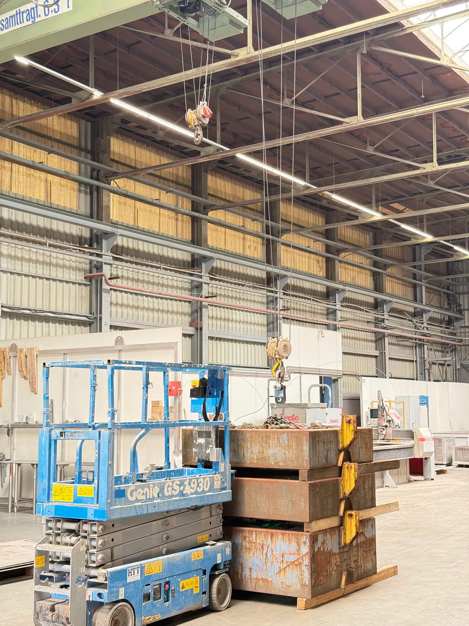 Schaarlift in werkplaats