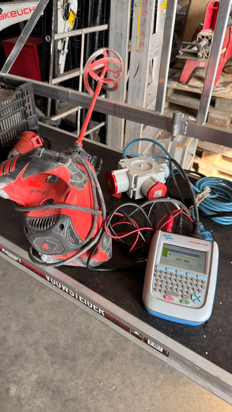 Keuring van elektrisch gereedschap met PAT-tester